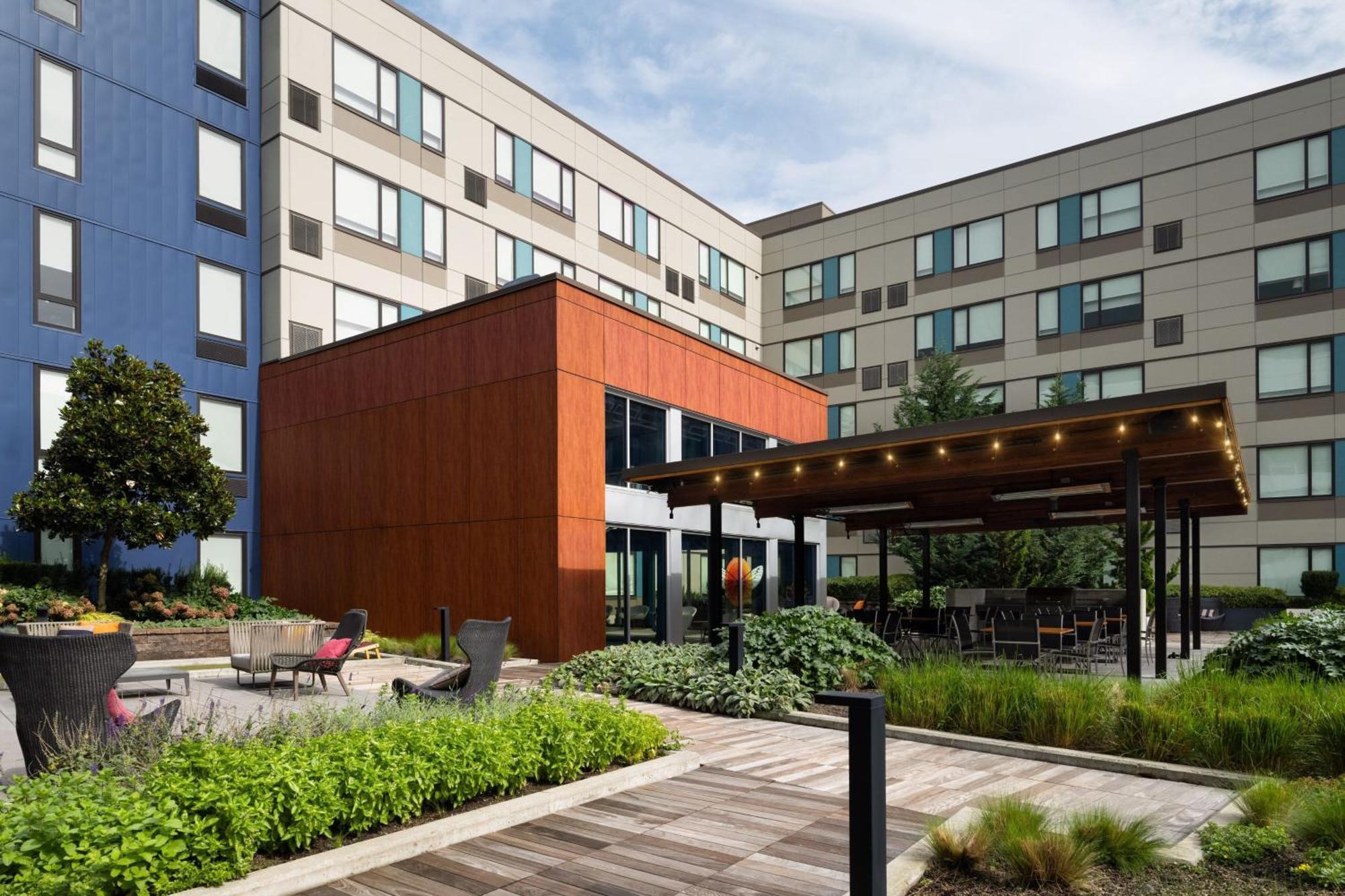Aloft Seattle Redmond Hotel Exterior photo